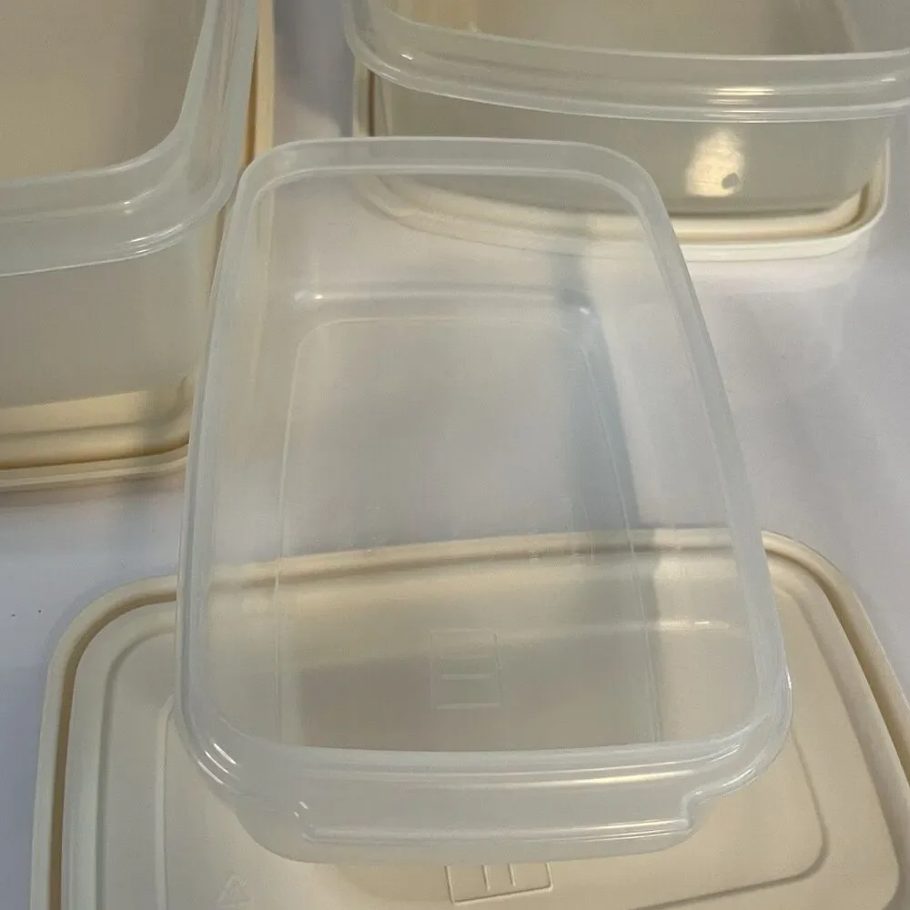 Vintage Rubbermaid Servin Saver Lot Of 4 Containers #2, 7, 11 Rectangle & Square